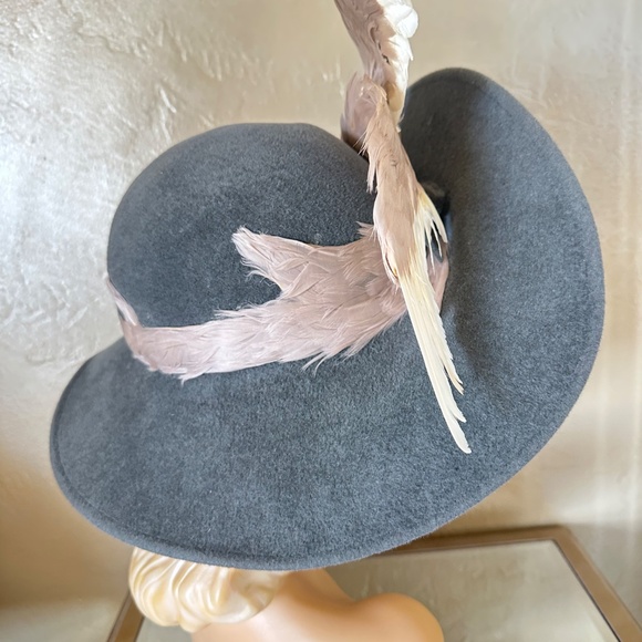 ONE OF A KIND JACK MCCONNELL WIDE BRIM GRAY FELT HAT + LARGE FEATHER WINGS - Picture 4 of 14